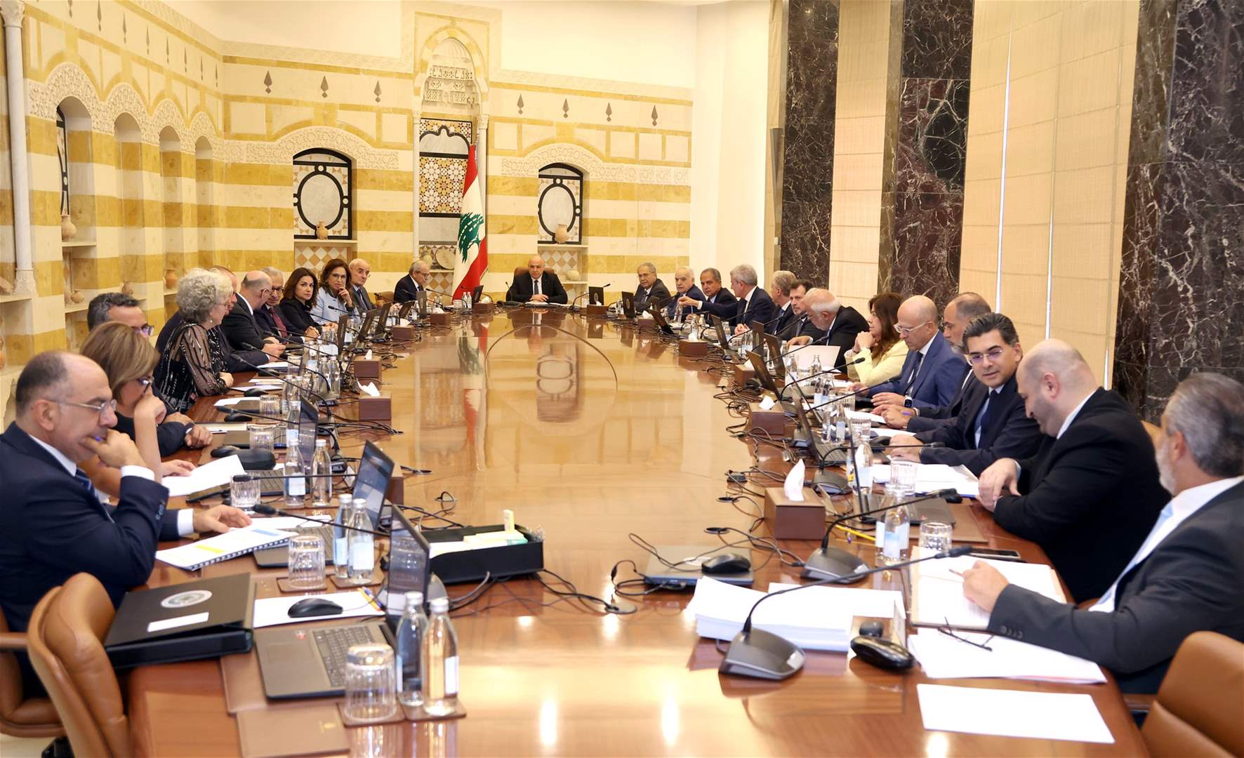 مجلس الوزراء يقرر "حصر السلاح" قبل نهاية العام   