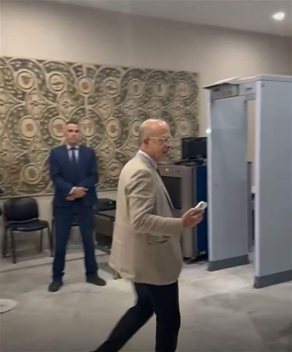 فيديو.. شاهد لحظة إنسحاب الوزير فادي مكي من الجلسة!  