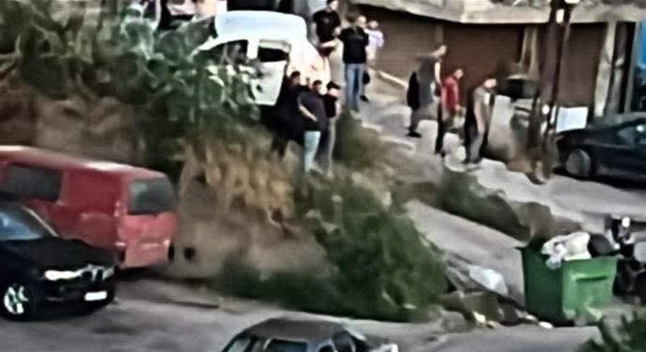 بالصّورة: سيّارة تتسلّق درجاً!