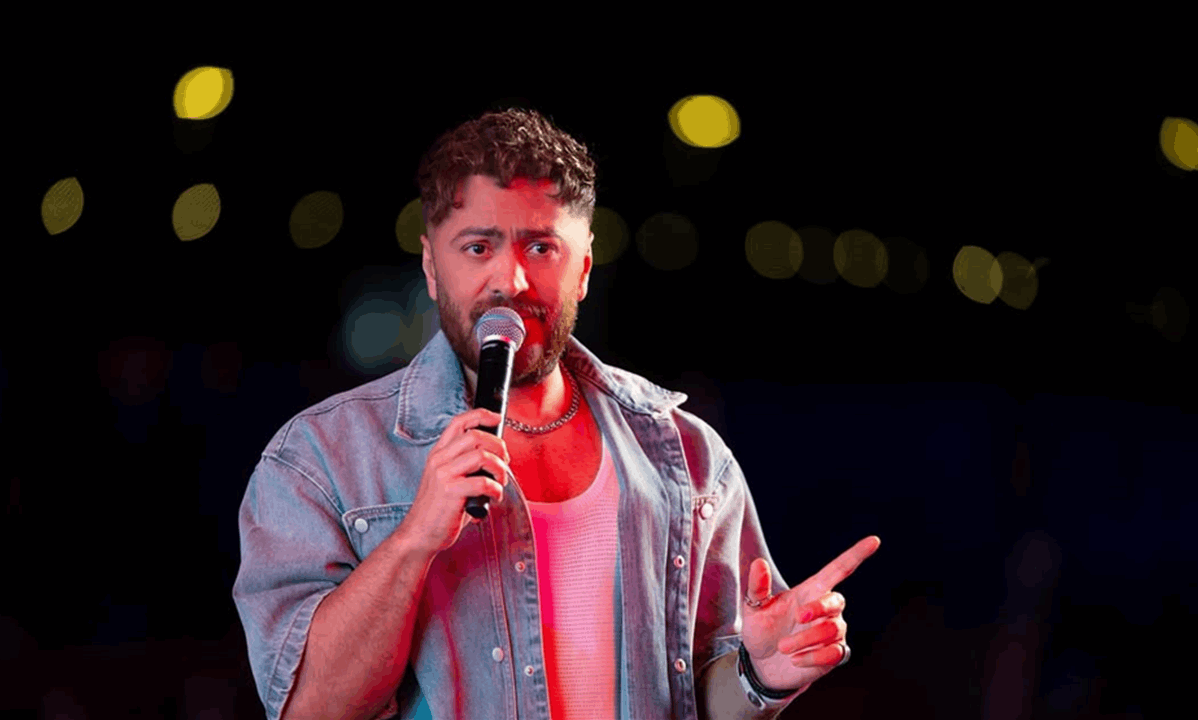 &quot;محمولا على الاكتاف&quot;.. استقبال جماهيري لـ تامر حسني لحظة وصوله الى بيروت 