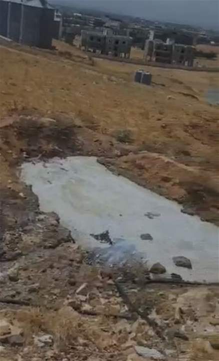 تلوث صناعي خطير.. يتسلل الى نهر الليطاني