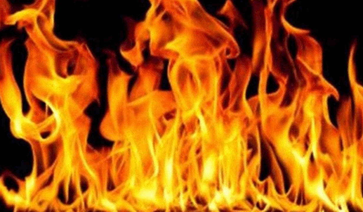 حريق هائل.. والسيارات في خطر!