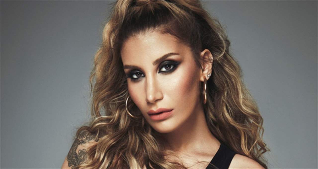 فنانة تركية مشهورة تتلقى عرض زواج خلال زفاف صديقتها!