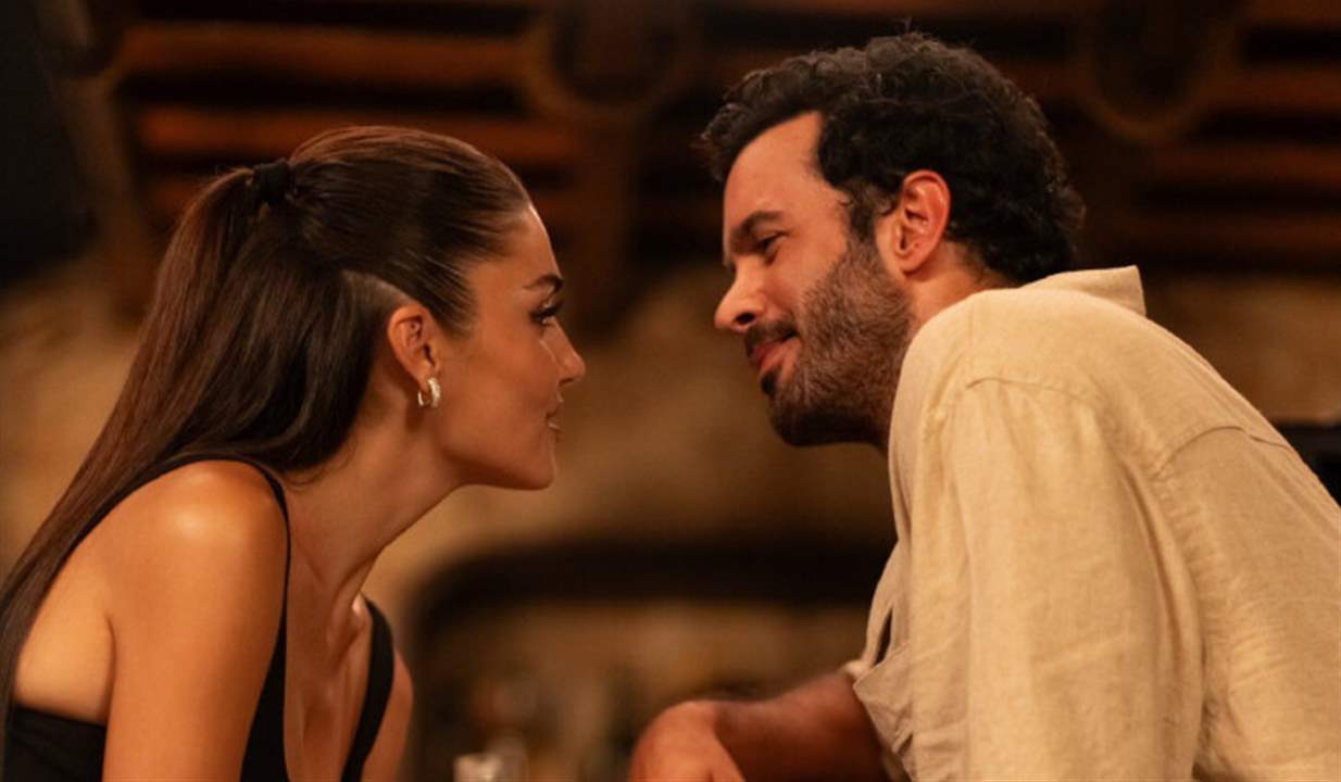 لقطات زفاف هاندا أرتشيل وباريش اردوتش تلفت الأنظار!