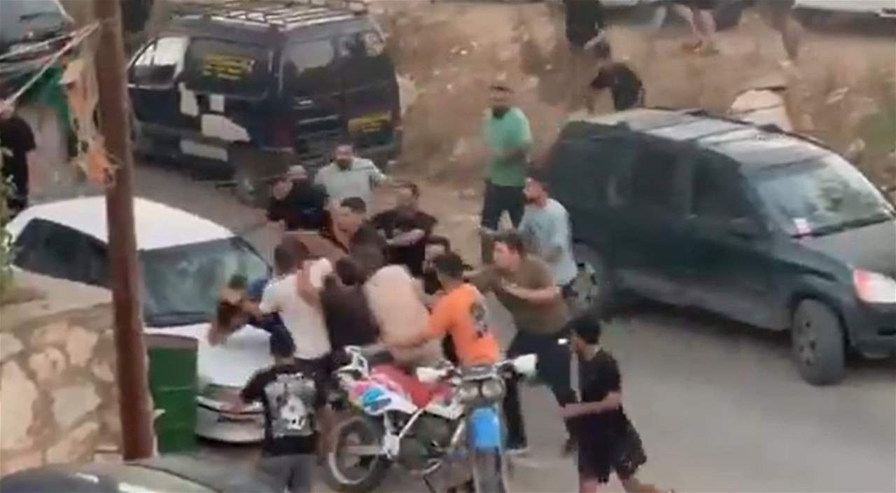 فيديو - تعرّض الحكم الدولي علي رضا لهجوم همجي بعد مباراة ودية