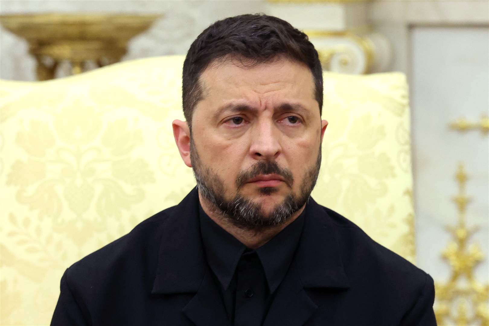 بالفيديو: إنتقام ناعم لزيلينسكي من صحافي &quot;البدلة&quot;! 