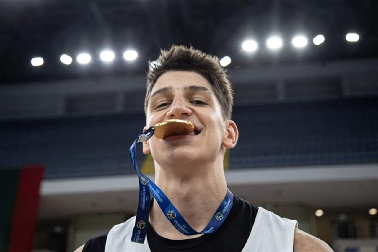 فيديو - أفضل لاعب في أوروبا موهبة صربية في برشلونة