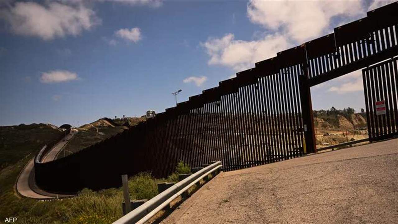 الجدار الأسود.. سلاح ترامب الجديد ضد الهجرة