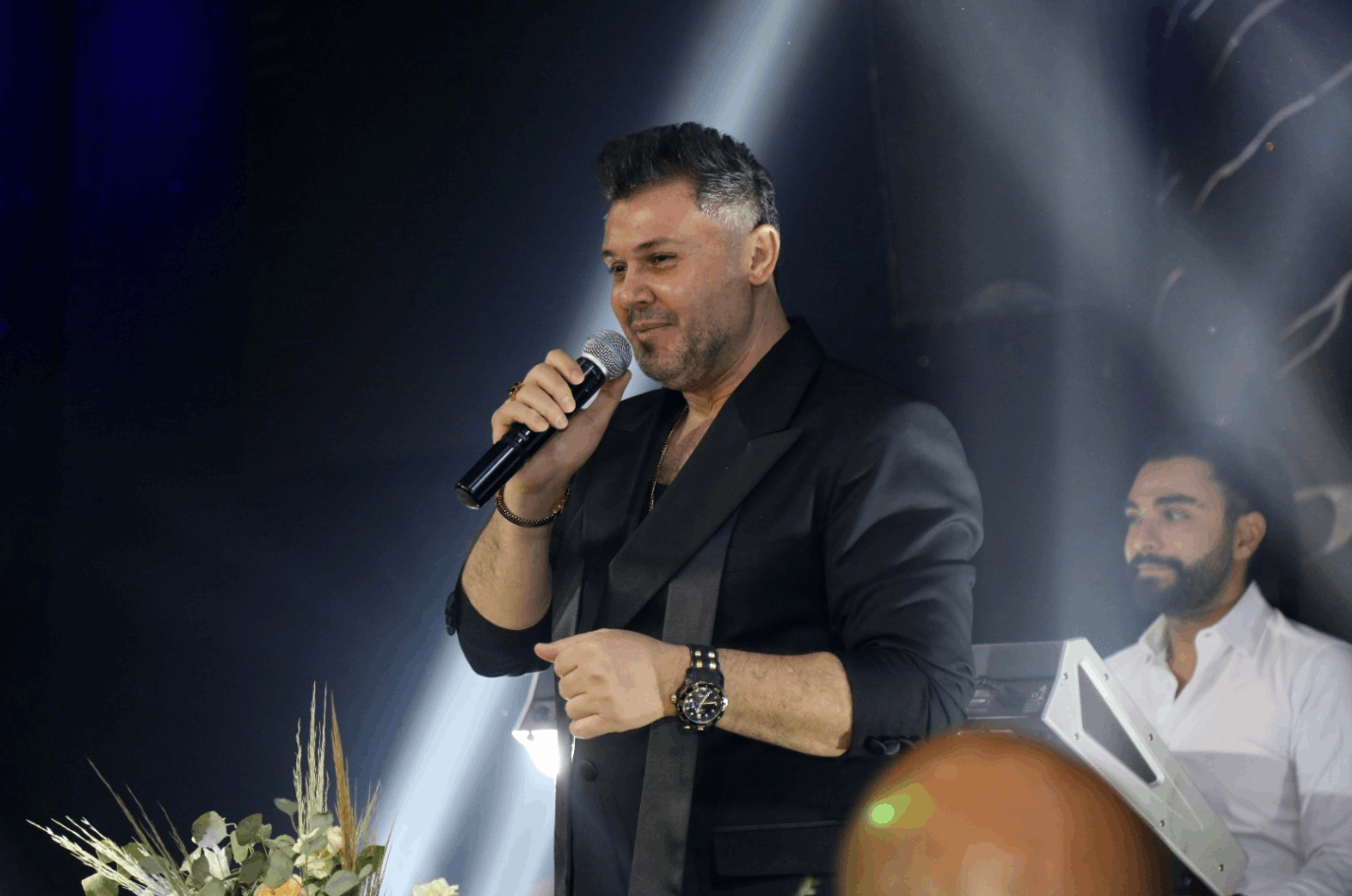 بعد الاعتداء على الفنان ربيع الاسمر .. عشيرته تستنكر &quot;لا نريد أن نأخذ حقنا بإيدينا&quot; 