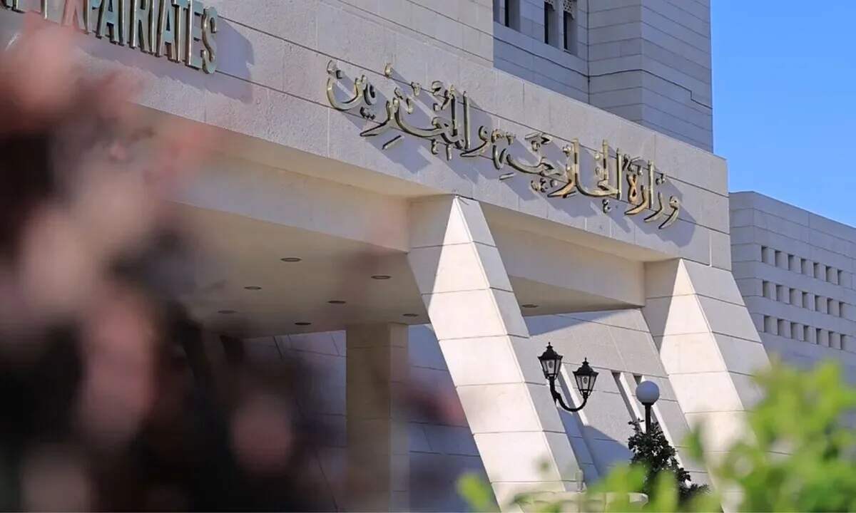 آليات وجنود إسرائيلية في دمشق.. والخارجية السورية تعلّق