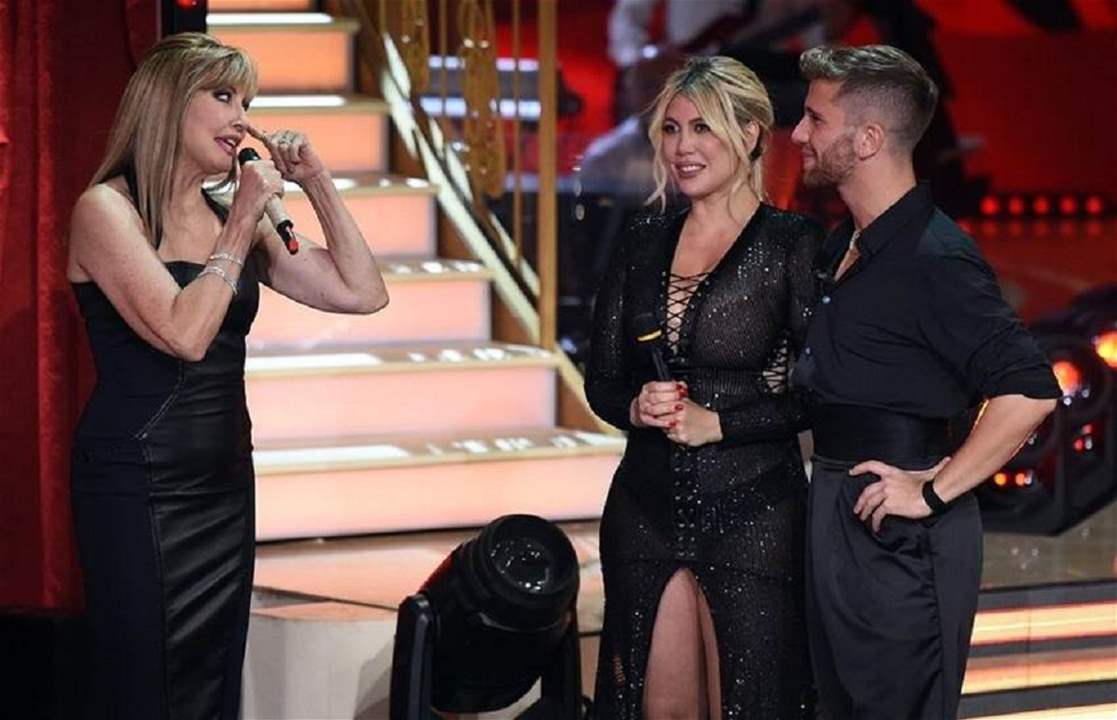 فيديو - مشادة عنيفة .. واندا نارا تتهم إعلامية بتلقي أموال من إيكاردي