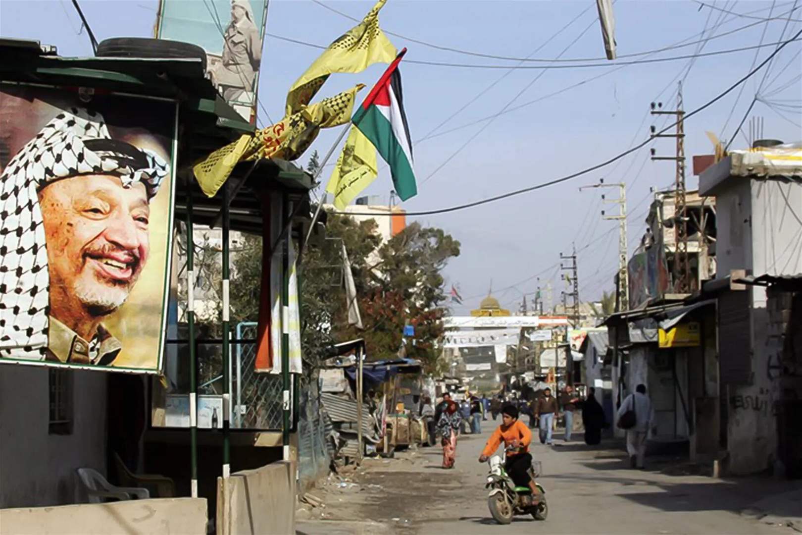 بينها صواريخ.. تسليم أسلحة ثقيلة للحيش اللبناني في مخيمات صور