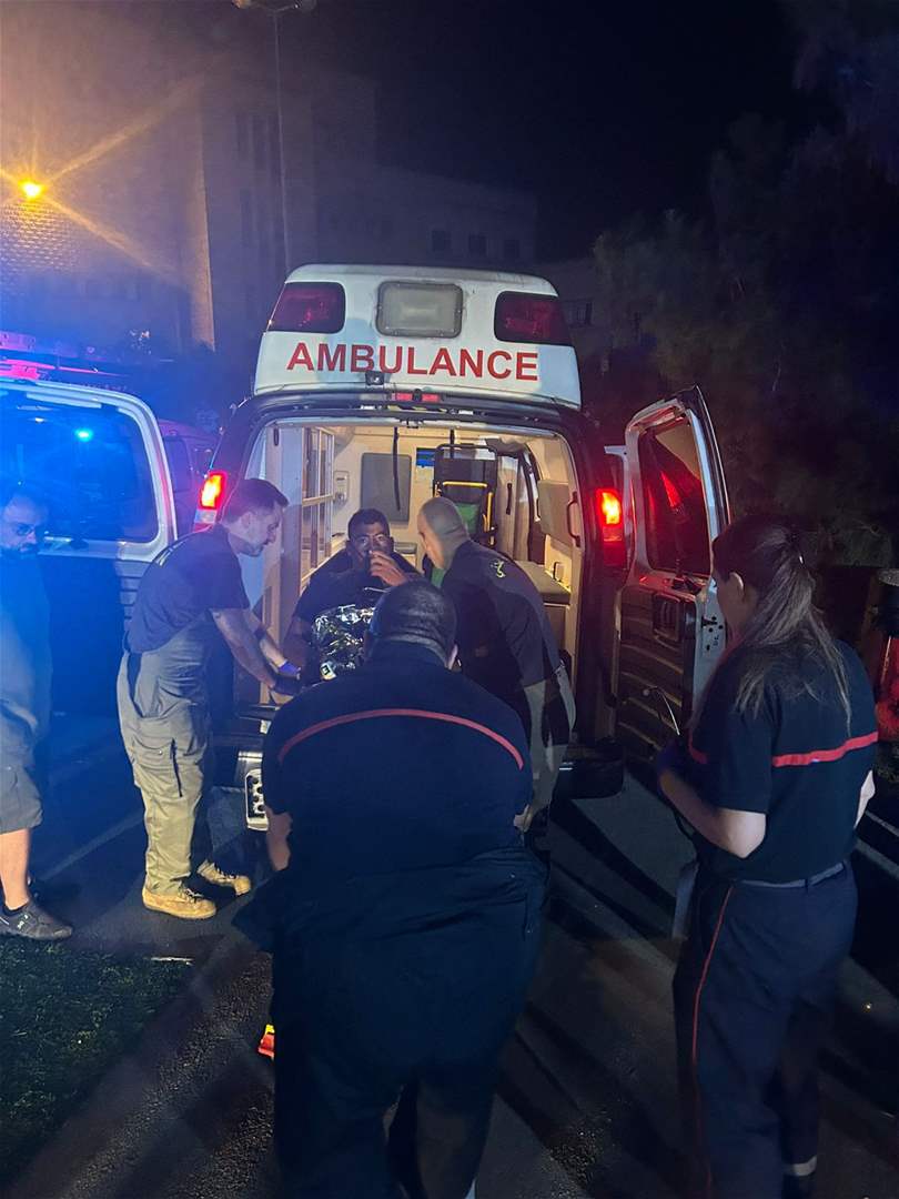 الدفاع المدني: إنقاذ شخصين سقطا من طائرة شراعية في حرج حريصا (صور) 