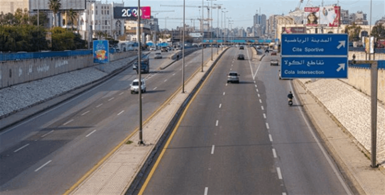 على طريق المطار.. لافتات تدعم الجيش! (صورة)