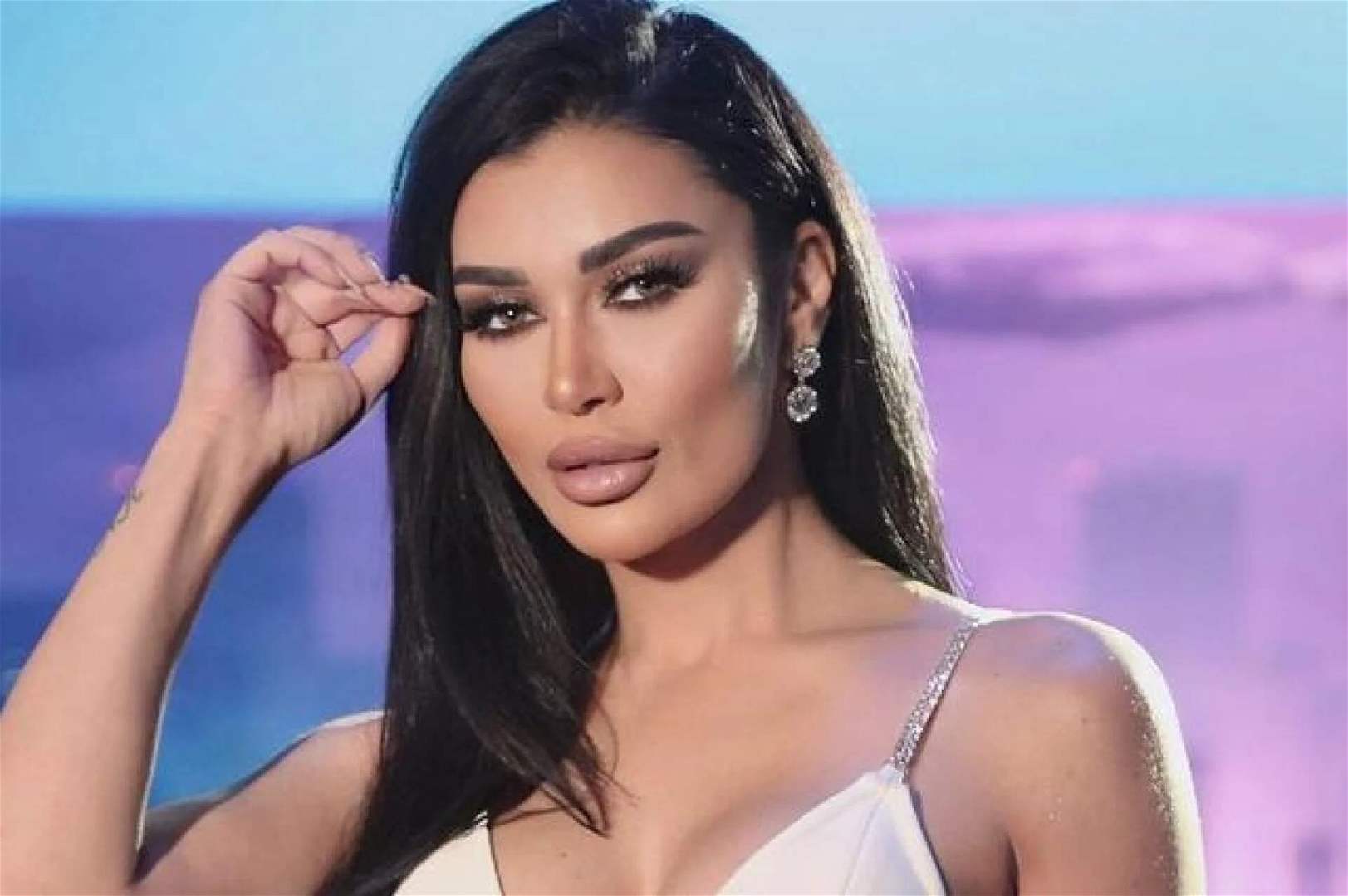 نادين الراسي تردّ بسخرية على وئام وهاب!