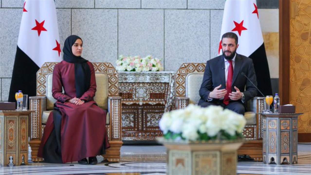 عقيلته من بين الخريجين.. الرئيس السوري احمد الشرع يحضر حفل تخرج في جامعة ادلب 