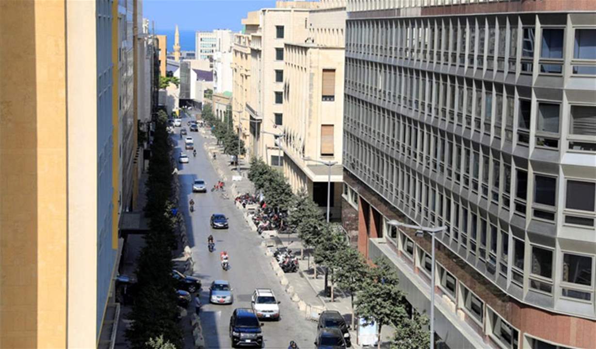 قوى الأمن الداخلي تقفل شارع المصارف