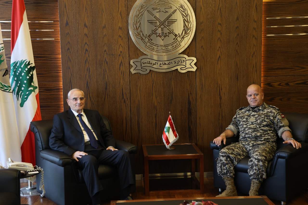 وزير الدفاع يشيد بدور أمن الدولة ويؤكد على تعزيز التعاون الأمني