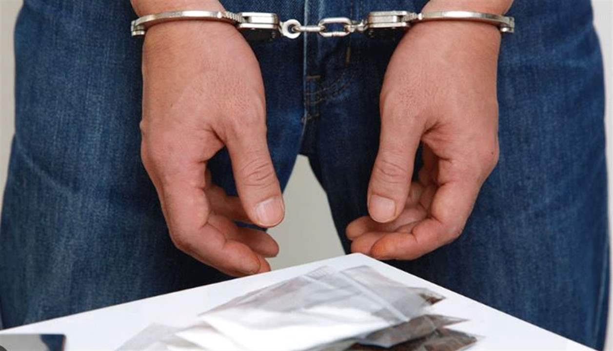  قوى الأمن توقف مروجي مخدرات في بئر حسن والحدت