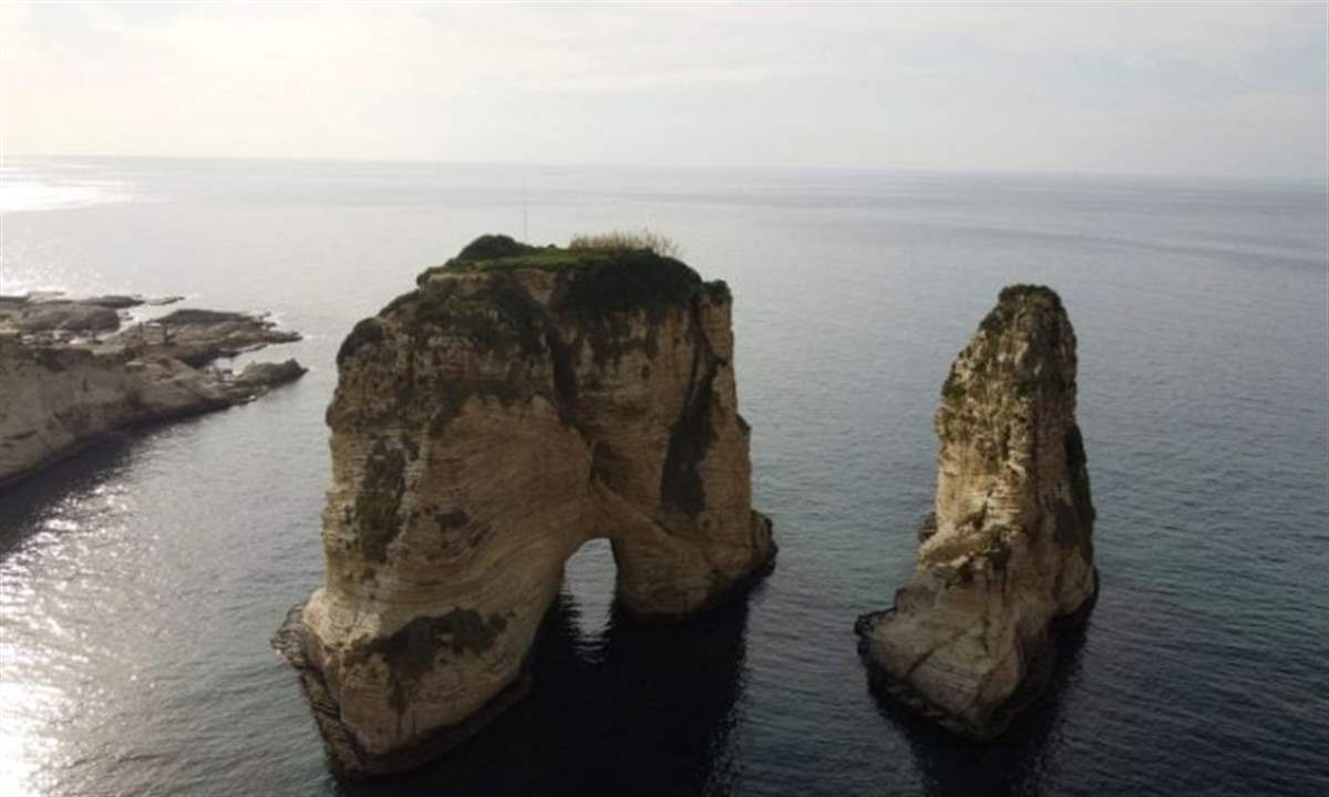 بعد قرار إضاءة صخرة الروشة بصور نصرالله وصفي الدين.. نائب يعلّق