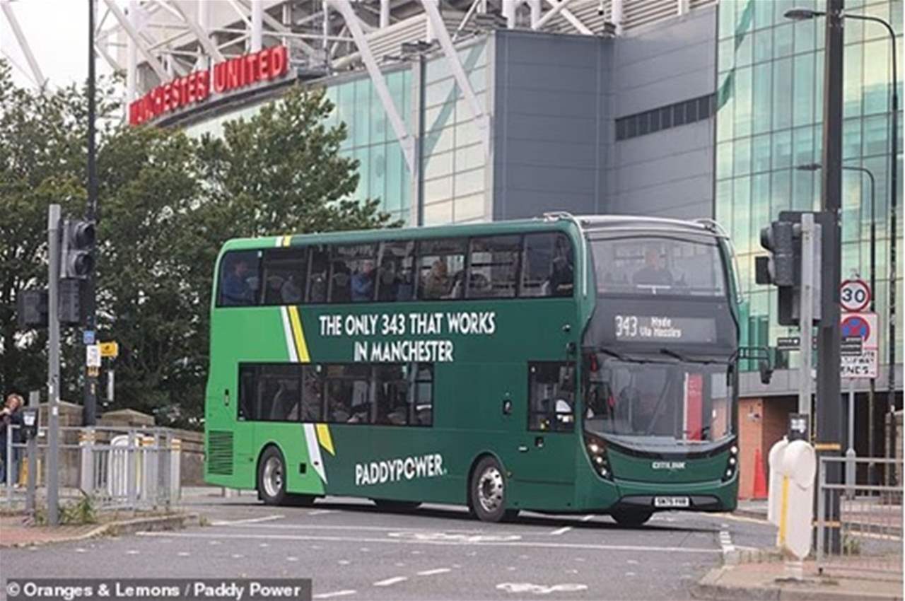 حافلات في مدينة مانشستر تسخر من أموريم