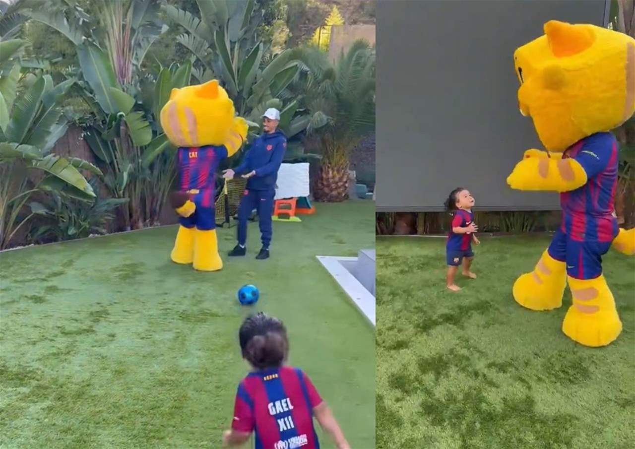 فيديو - برشلونة ارسل التميمة CAT إلى نجل رافينيا