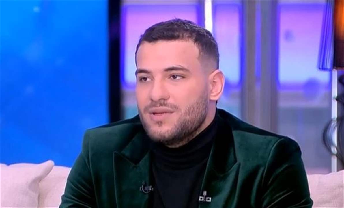 الفنان مسلم يصدم جمهوره بإصابته بجلطة مفاجئة في ذراعه الأيمن