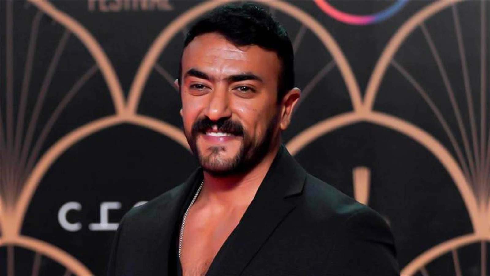 أحمد العوضي يثير الجدل مجددًا حول حياته العاطفية… أين العروس السرية؟