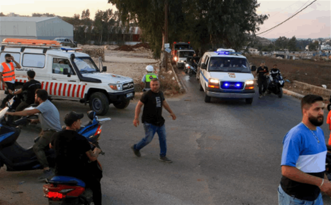 الأم وإبنتها جرحى مجزرة بنت جبيل.. مراسل الجديد مباشر  أمام المستشفى 