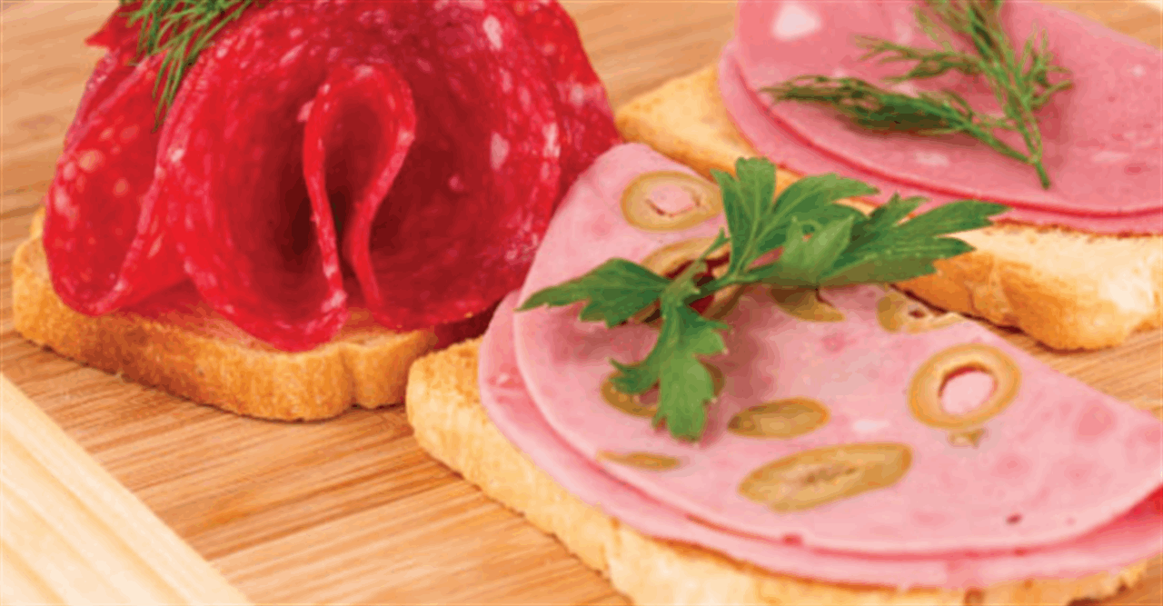 مرتديلا مضروبة بجلود وعظام.. فضيحة غذائية في لبنان! 