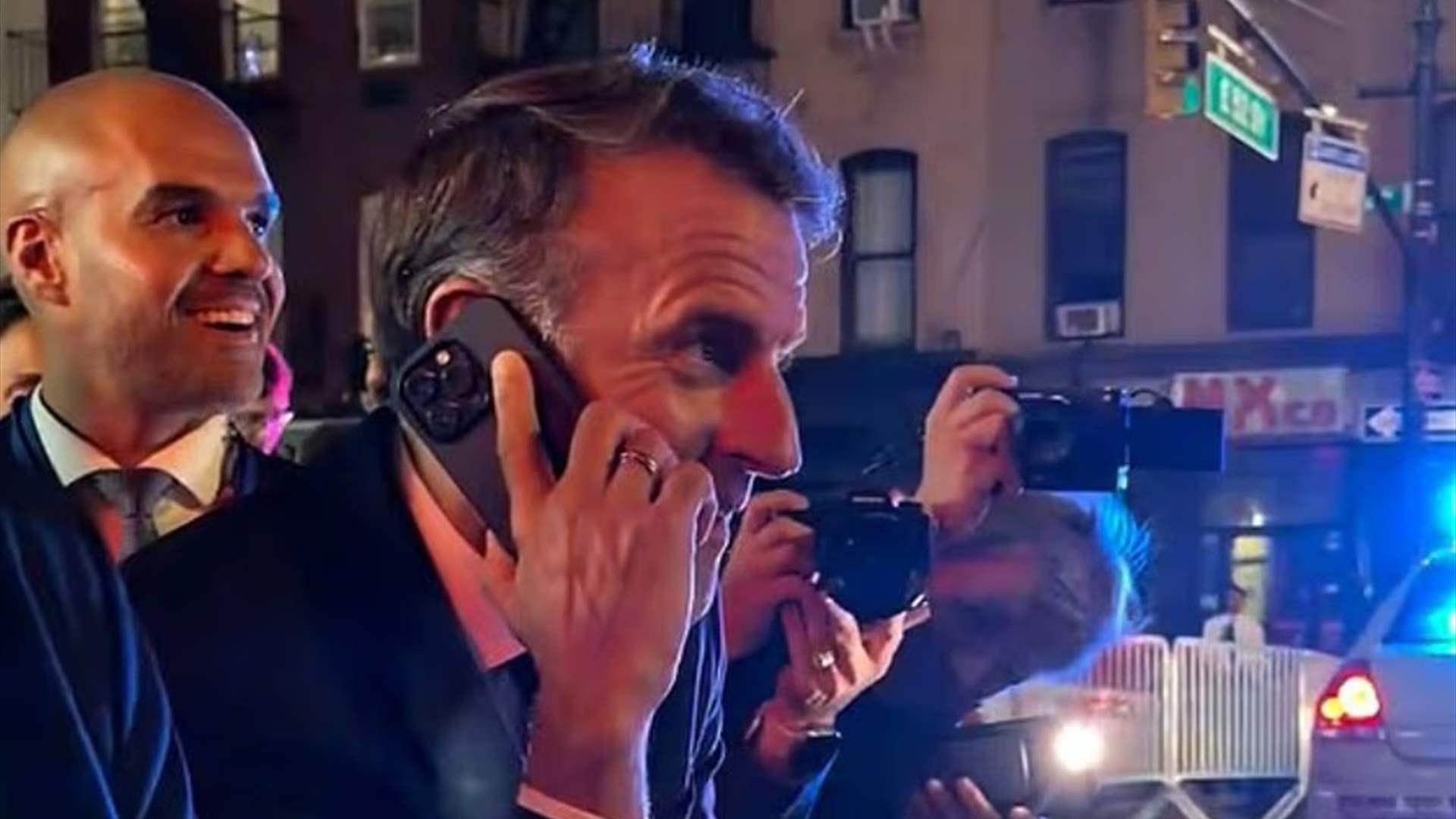 ماكرون عالق في الشارع.. والسبب ترامب (شاهد الفيديو)