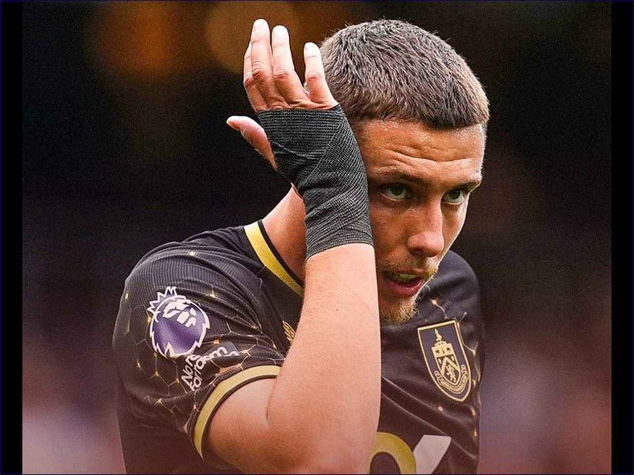 ثنائية عكسية تاريخية للاعب واحد