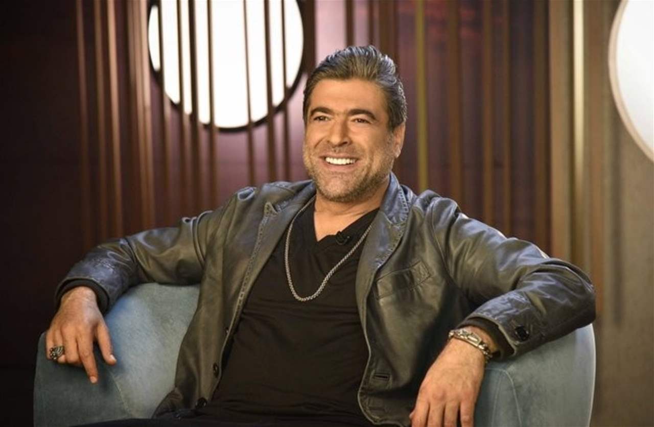 وائل كفوري يلفت الأنظار بموقف إنساني مع طفلة على المسرح