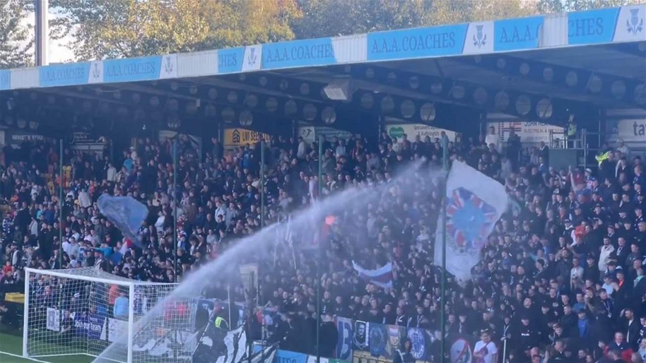 فيديو - رشّاشات ليفينغستون تُبلّل جماهير رينجرز