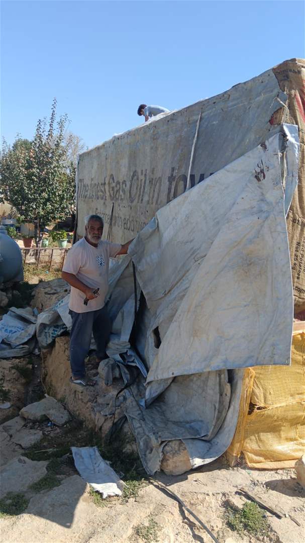 تفكيك مخيم للنازحين السوريين في غزة (شاهد الفيديو)