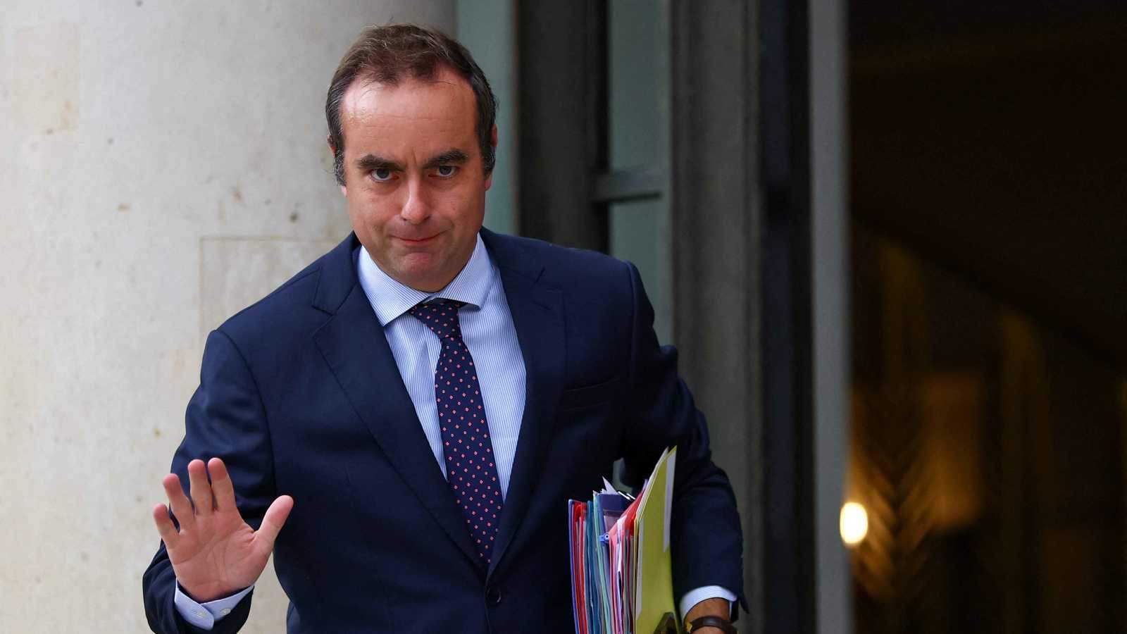 شكوى ضد رئيس الوزراء الفرنسي.. والسبب صادم