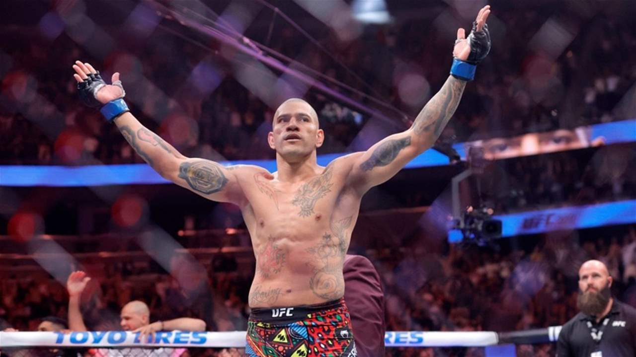 فيديو - أليكس بيريرا يستعيد لقبه العالمي ممن هزمه