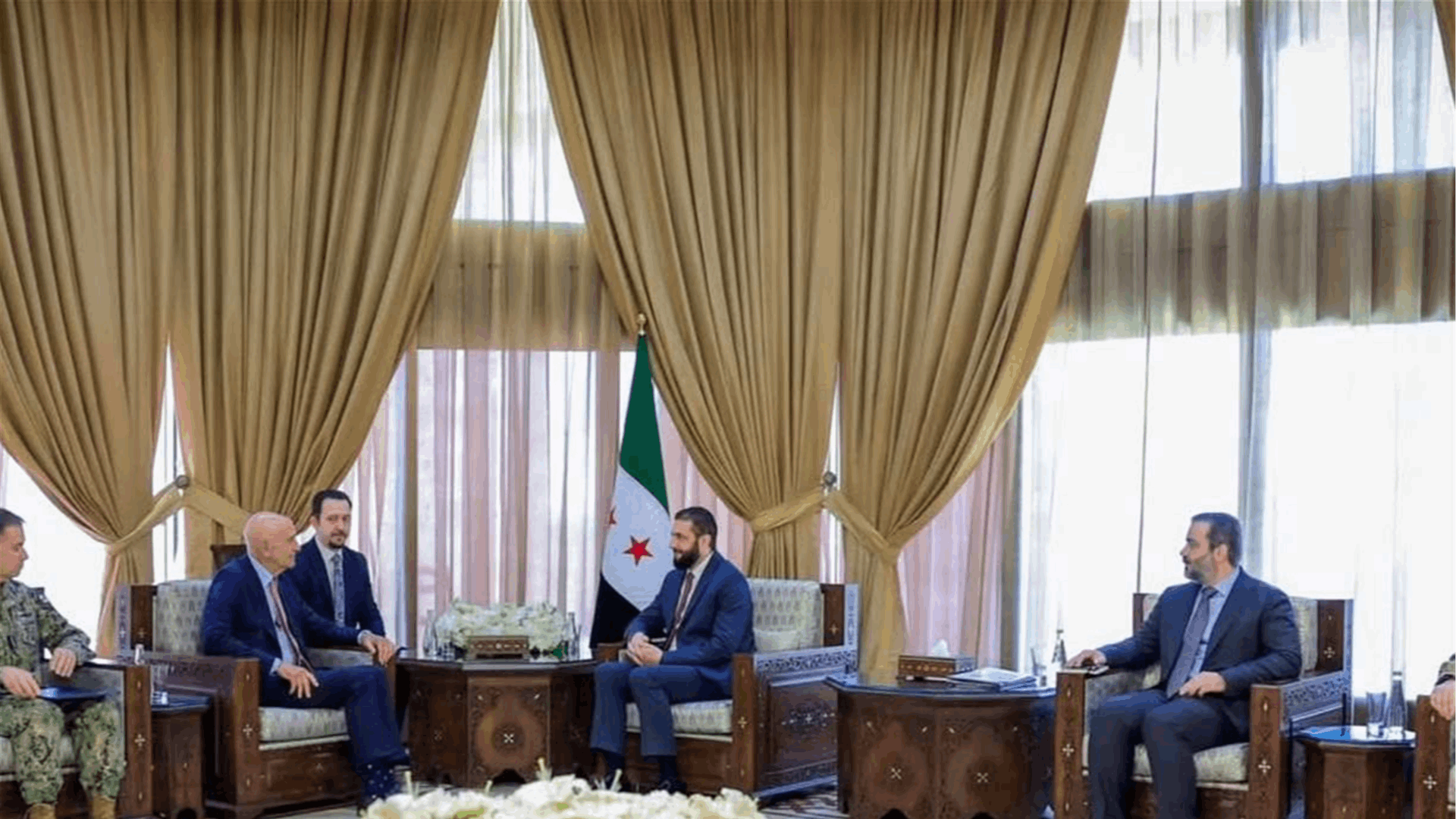  الشرع يلتقي باراك.. بحث في إستقرار سوريا و اتفاق 10 آذار