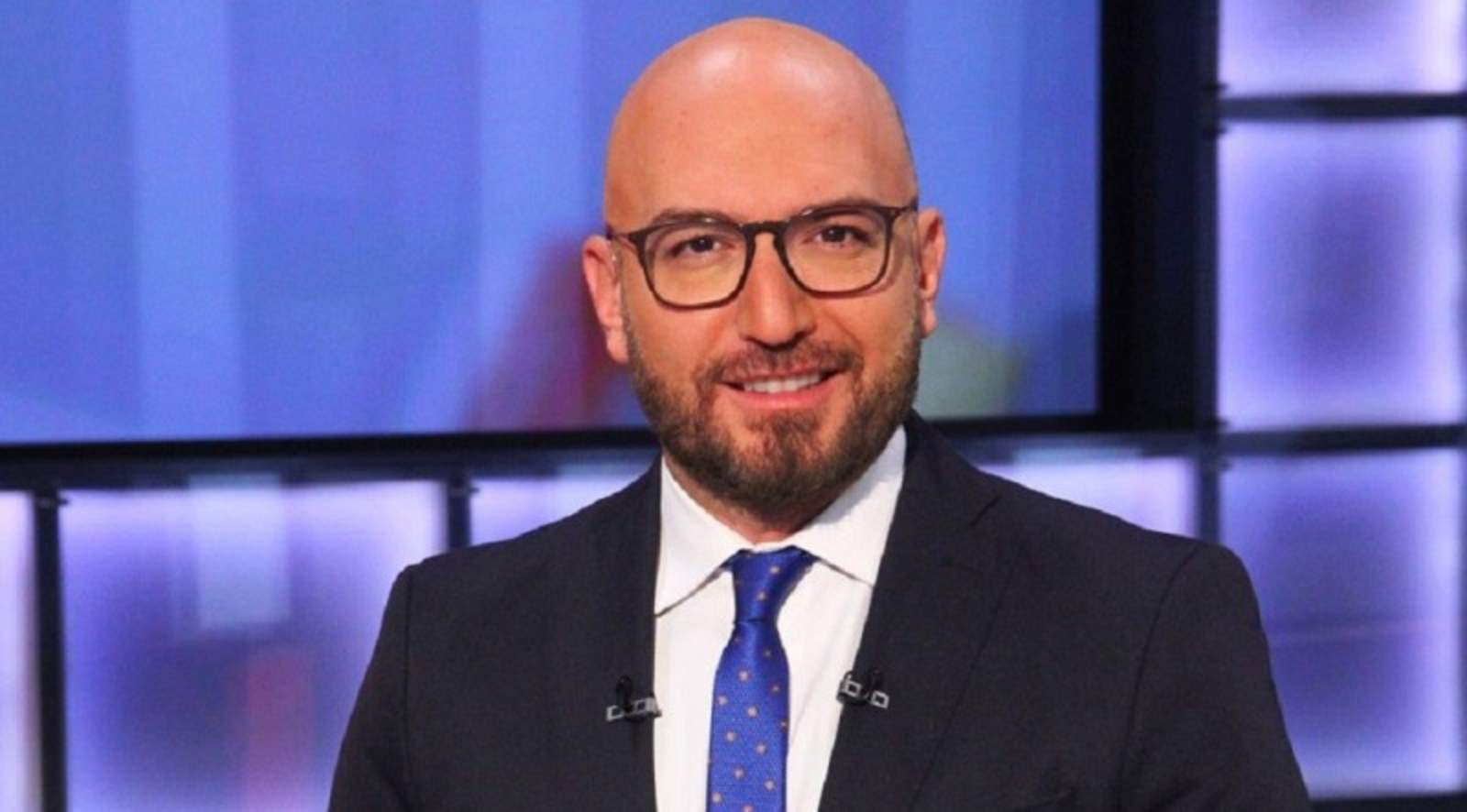 انطلاق الموسم الثاني من برنامج &quot;سيرة وكملت&quot; مع زافين… قضايا اجتماعية جريئة وواقع الناس من الشارع إلى الشاشة