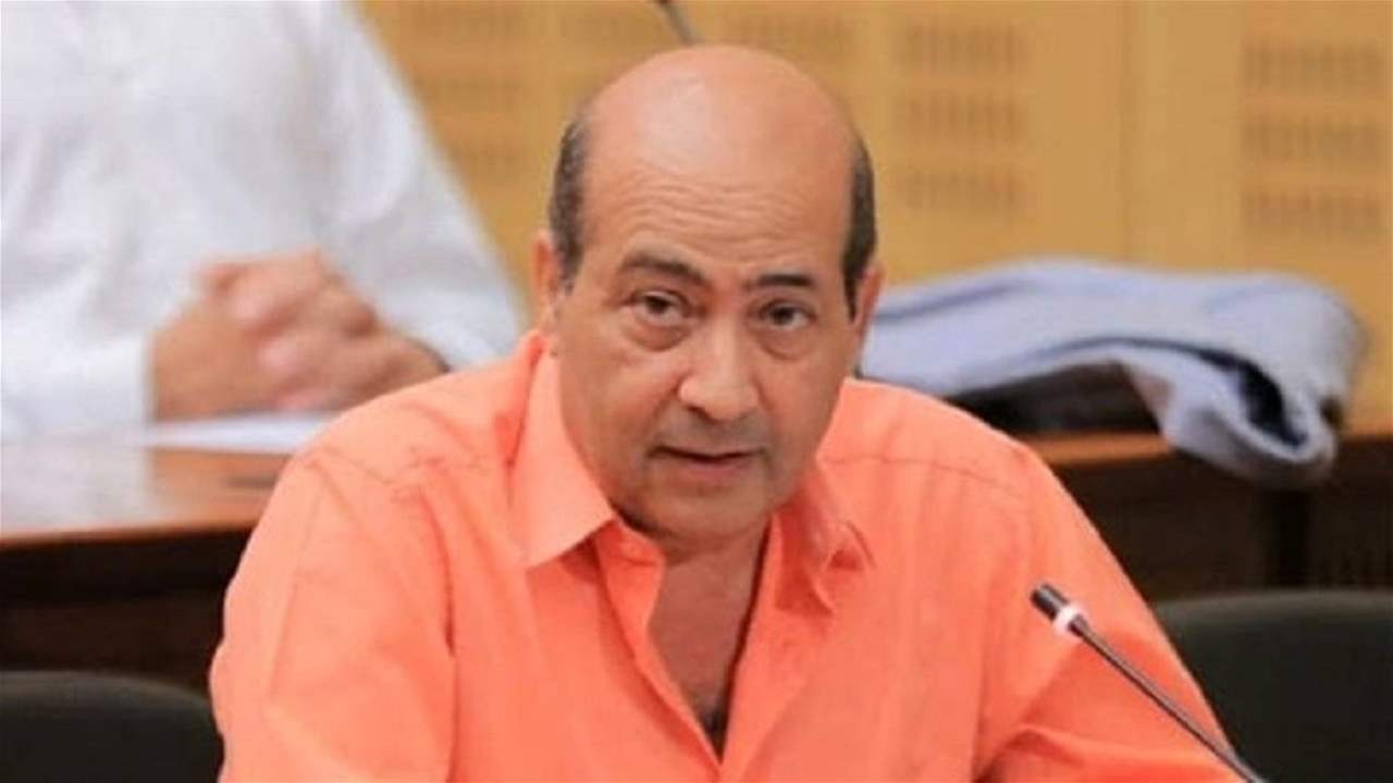 إضراب مخرج مصري عن الطعام يهز الوسط الفني.. والقرار مفاجئ!