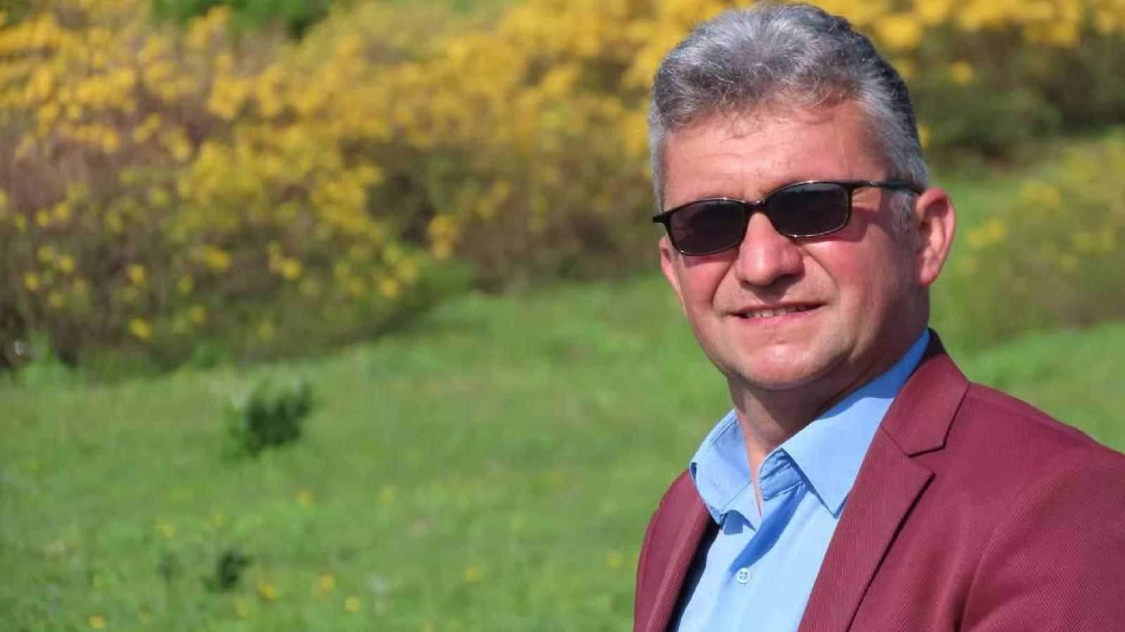 وفاة المغني الشعبي يُكسل قادر بسكتة قلبية مفاجئة أثناء إحيائه حفل زفاف