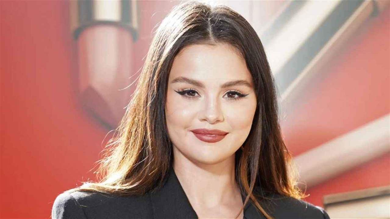 سيلينا غوميز تسخر من تسريحتها الجديدة بطريقة طريفة مستوحاة من “ويلي ونكا”!