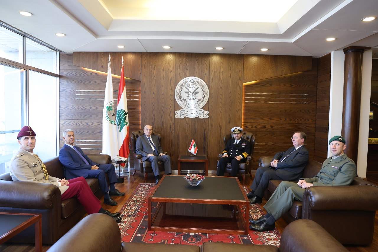 التحديات التي تواجه الجيش على طاولة منسى ووفد بريطاني