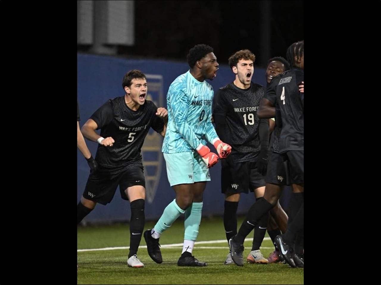 فيديو - حارس مرمى يصدّ 3 كرات مذهلة