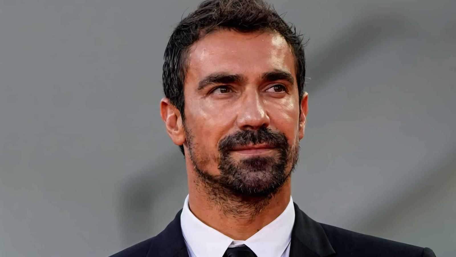 بيرجي أكالاي تثير الجدل بإلغاء متابعة نجوم بارزين بينهم إبراهيم تشيليكول