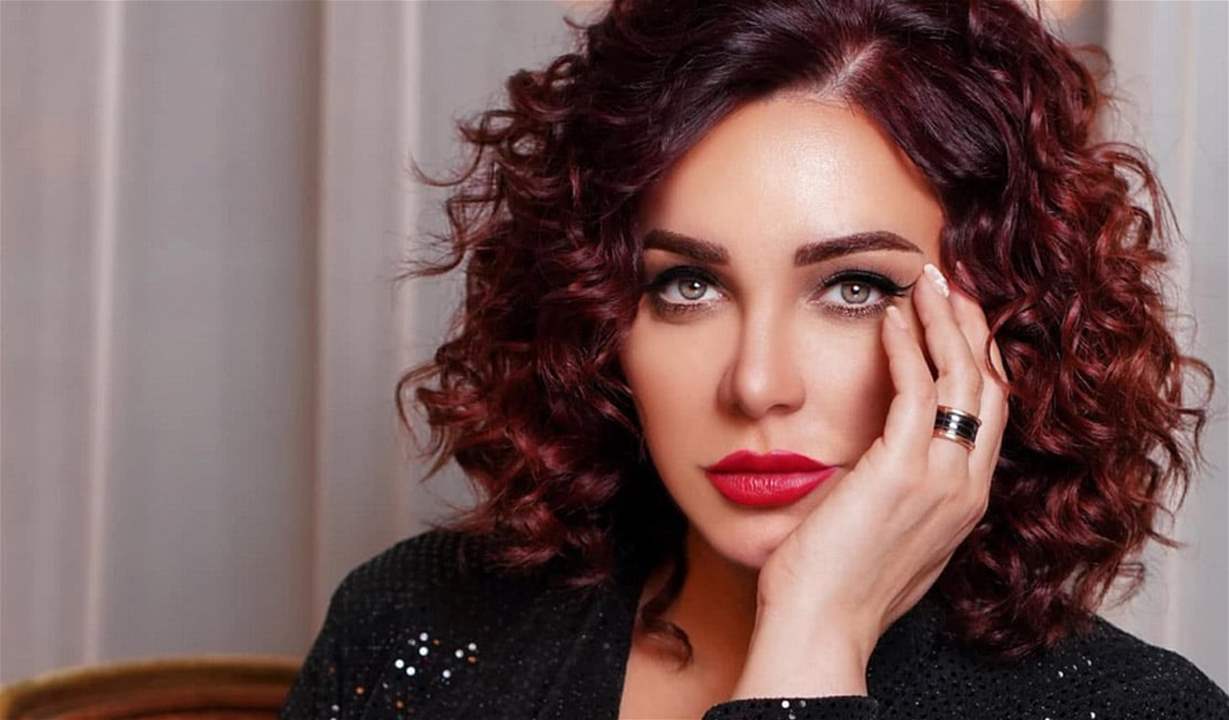 سلاف فواخرجي تردّ على منتقديها بعد قرارها الإقامة في مصر