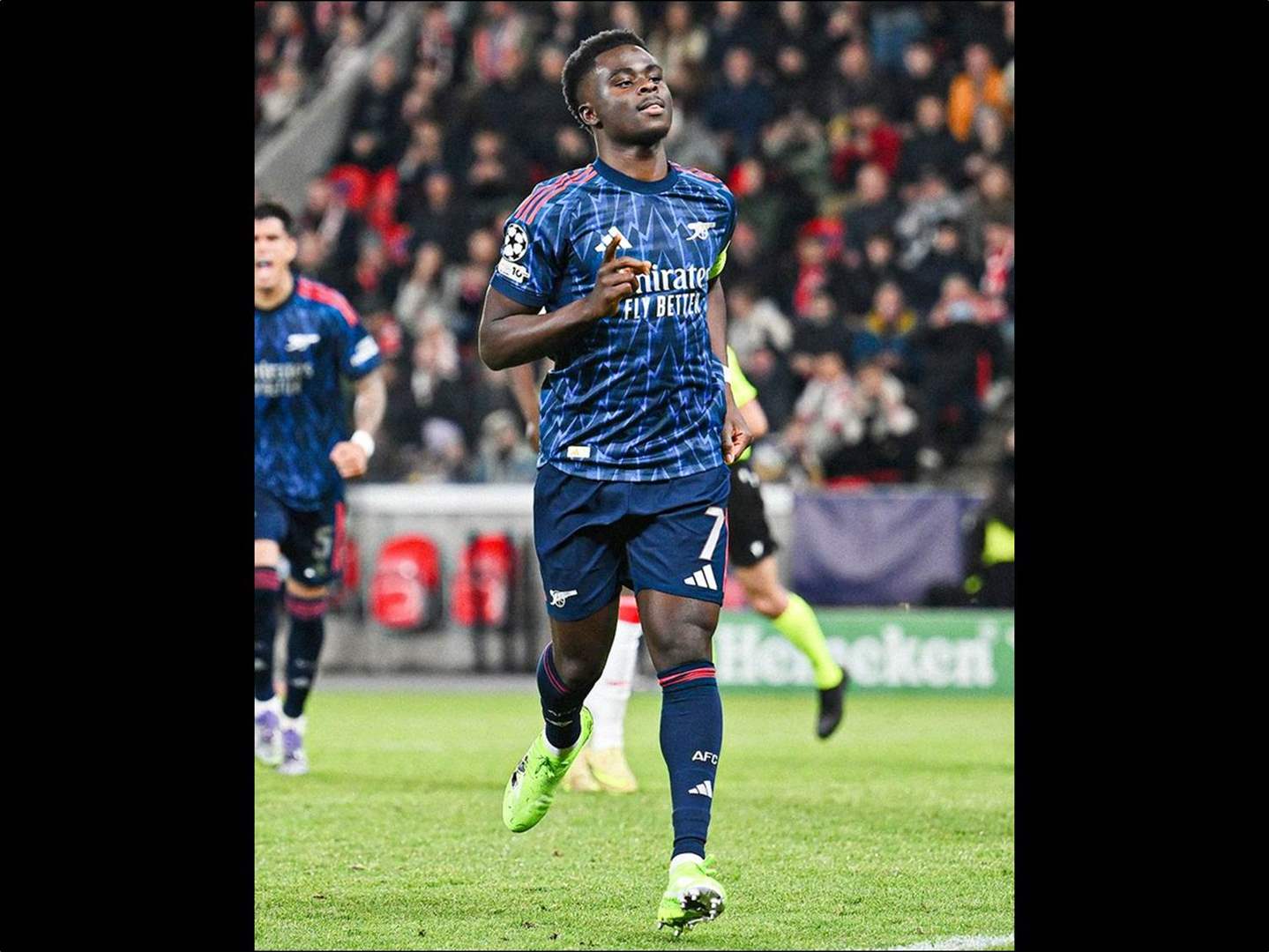 ساكا يدخل تاريخ آرسنال الأوروبي