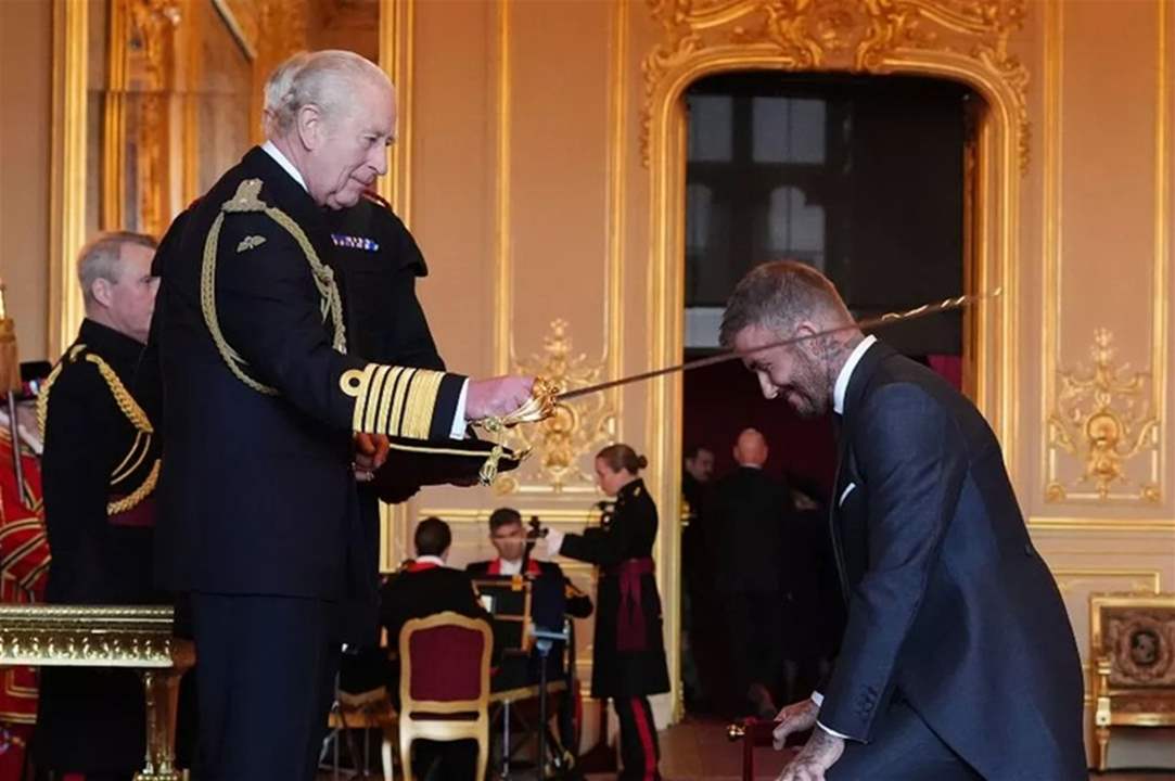 سير ديفيد بيكهام يتوشّح الفروسية