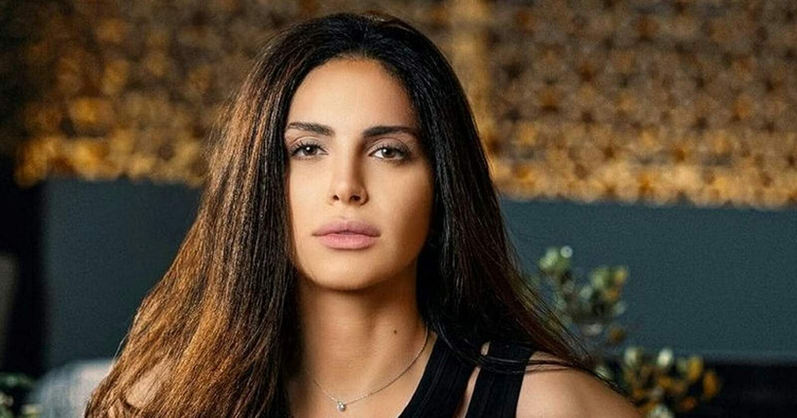 آمال ماهر تتصدر الترند بصور من شهر العسل في باريس 