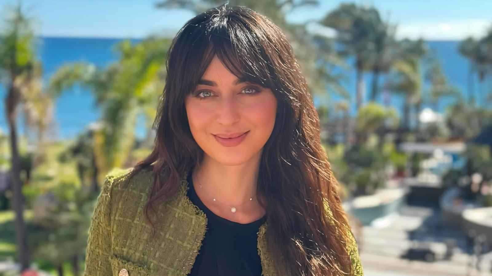 فايا يونان ترد بطريقتها الطريفة على تشبيهها بزوجة زهران ممداني